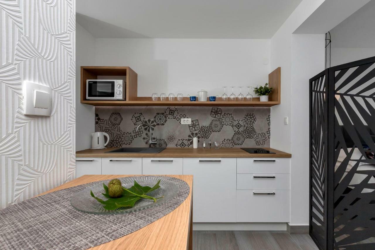 Apartments Strada Тучепи Екстер'єр фото